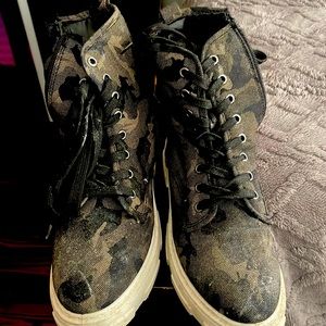 Brand : Rouge.   Size: 8/38.  Color : Camouflage. Shoe boots
